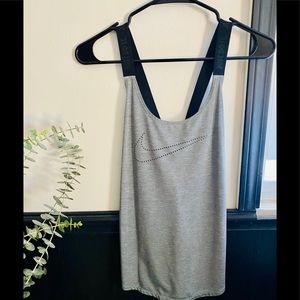Nike criss-cross back tank 💪🏼